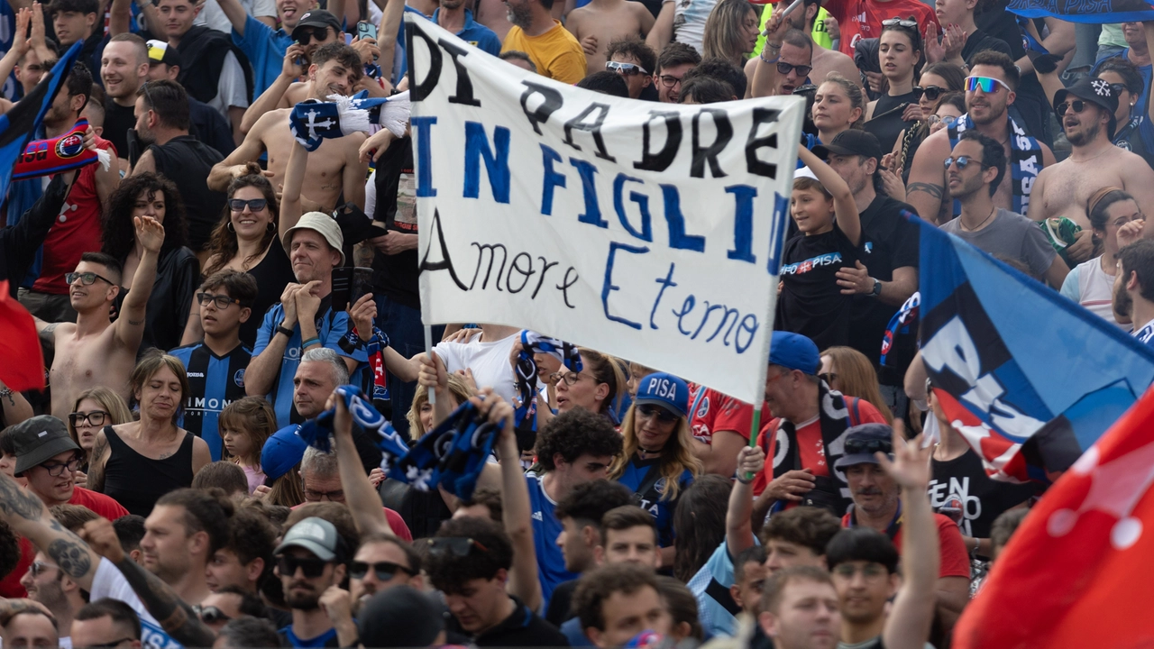 Tifosi del Pisa (foto di Enrico Mattia Del Punta) Tifosi del Pisa (foto di Enrico Mattia Del Punta)