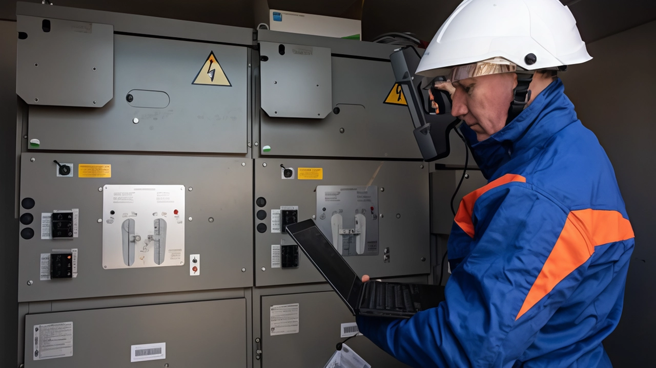 Maltempo nella vallata casentinese: alberi caduti, strade bloccate e danni alle infrastrutture elettriche. Interventi di E-Distribuzione per ripristinare il servizio. Maltempo nella vallata casentinese: alberi caduti, strade bloccate e danni alle infrastrutture elettriche. Interventi di E-Distribuzione per ripristinare il servizio.