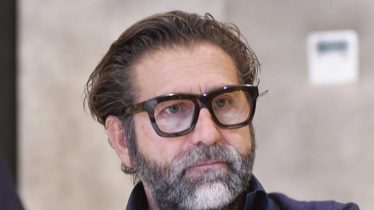 Il Ceo di Tisg punta l’indice sull’imperizia e la superficialità e ipotizza l’apertura del portellone di poppa che ha imbarcato acqua "Domandatevi come mai in quella sera non erano usciti i pescatori" .