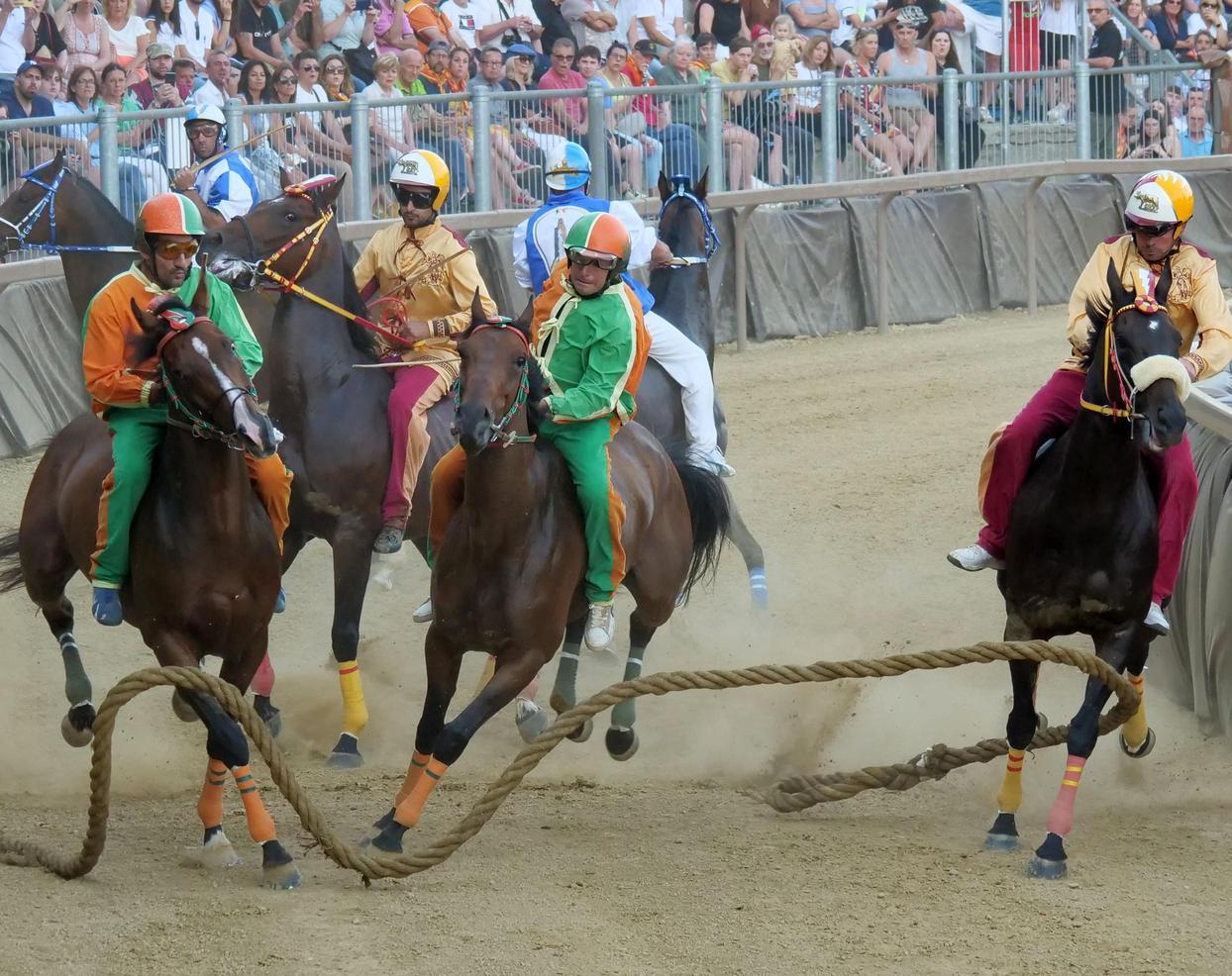 https://www.lanazione.it/image-service/view/acePublic/alias/contentid/NThjNjE2NmItNDI5Yy00/0/palio-dei-rioni-la-stoccata-di-pes-ora-porta-fiorentina-e-davanti-a-tutti-emozione-unica-questa-vittoria.jpeg