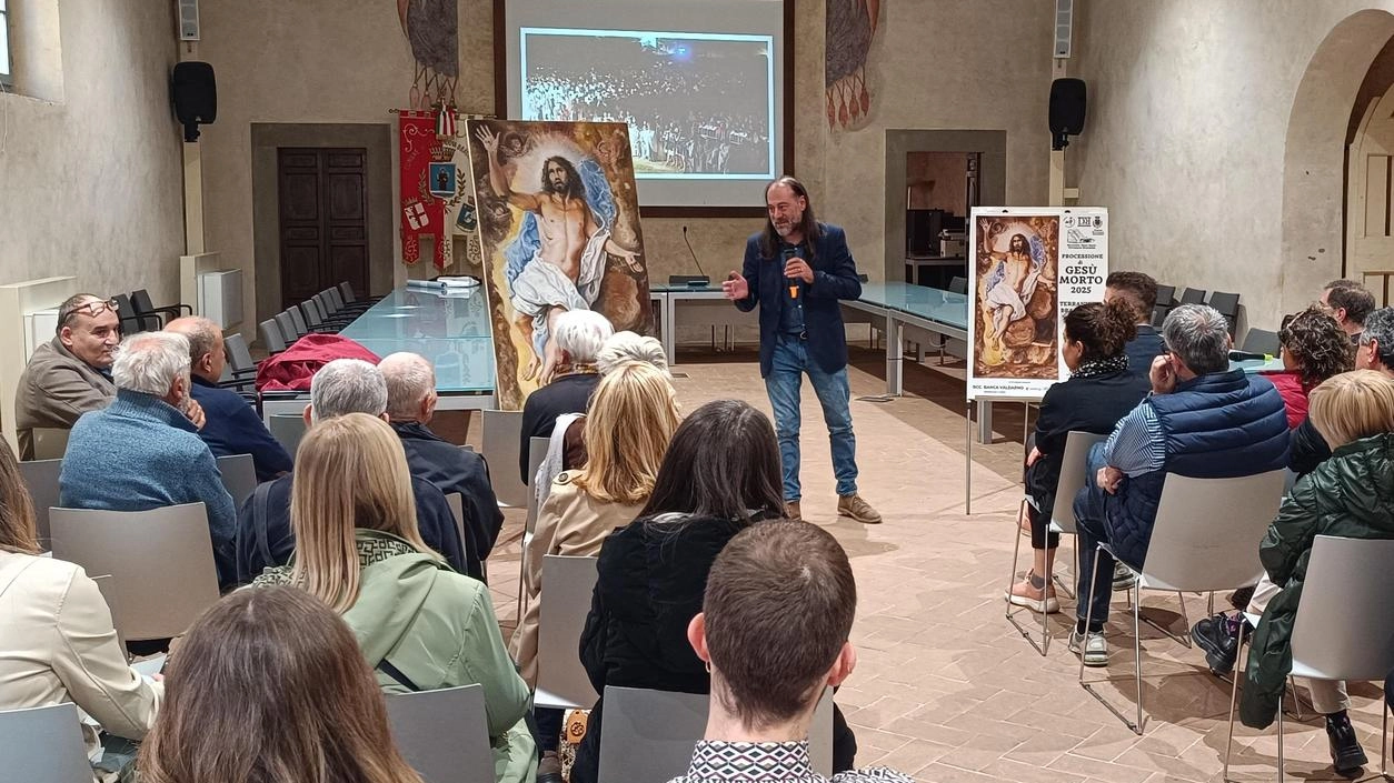 Una grande manifestazione di comunità, che coinvolge religiosi e laici. È stata presentata ieri in aula consiliare la Processione di Gesù Morto
