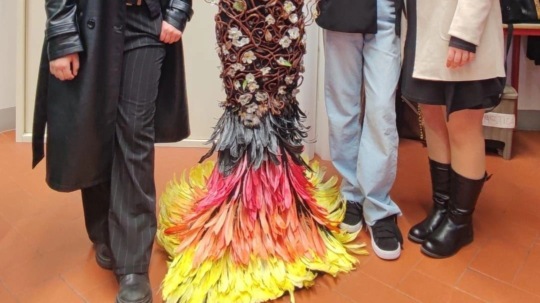 Per la seconda volta a distanza di pochi anni, l’istituto superiore Checchi di Fucecchio trionfa alle finali nazionali del “Junk Kouture“, il festival dedicato alla creatività e all’economia circolare, al quale ha partecipato la 4C indirizzo Made in Italy Per la seconda volta a distanza di pochi anni, l’istituto superiore Checchi di Fucecchio trionfa alle finali nazionali del “Junk Kouture“, il festival dedicato alla creatività e all’economia circolare, al quale ha partecipato la 4C indirizzo Made in Italy