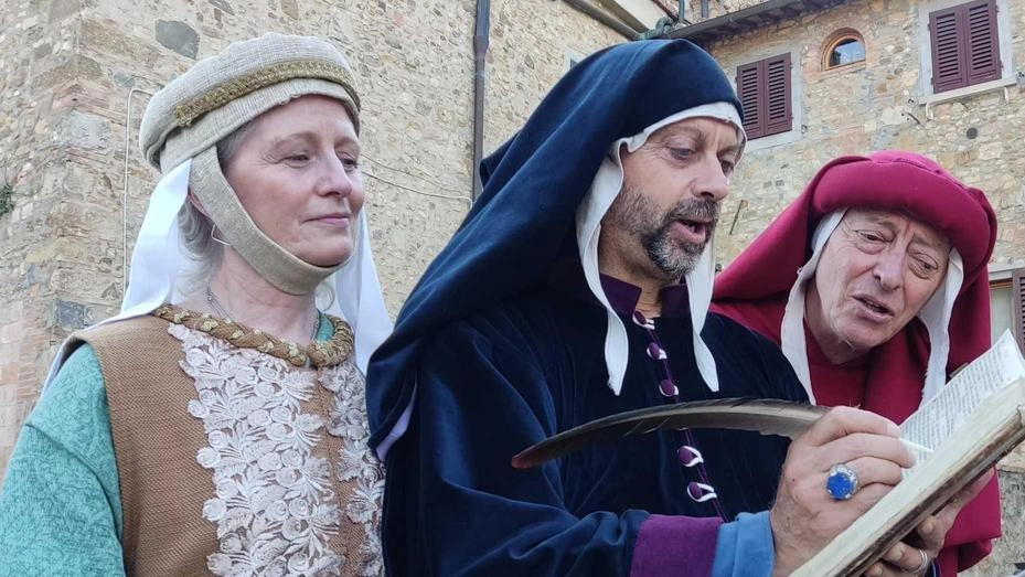 Si inizia oggi alle 17 con la sfilata in abiti antichi per le vie del centro. Spazi ludici, artisti e concerti Si inizia oggi alle 17 con la sfilata in abiti antichi per le vie del centro. Spazi ludici, artisti e concerti