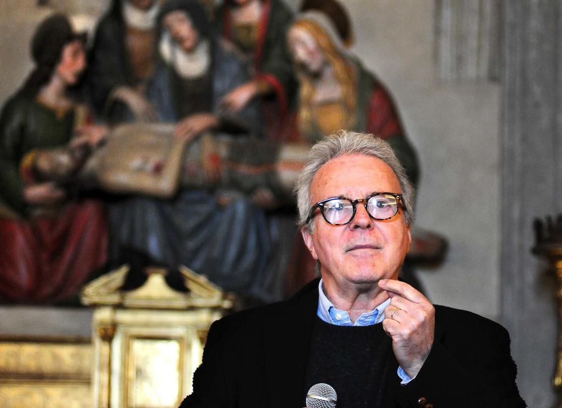 La stroncatura di Natali: "Sembra un caminetto. Strangola il panorama"