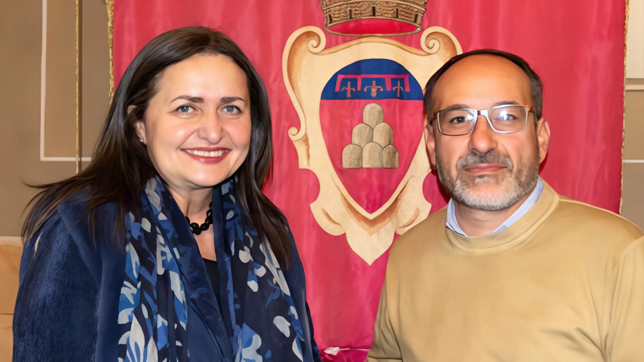 ristina Rossi e Fabio Camiciottoli hanno posto la loro attenzione sul servizio cimiteriale chiedendo una precisazione da parte dell’amministrazione ristina Rossi e Fabio Camiciottoli hanno posto la loro attenzione sul servizio cimiteriale chiedendo una precisazione da parte dell’amministrazione