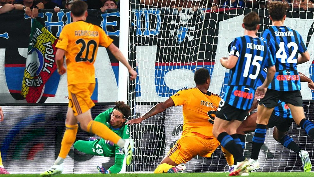 Avanti grazie a un’autorete di Hien, i nerazzurri giocano alla grande. Poi il pari di Scamacca Avanti grazie a un’autorete di Hien, i nerazzurri giocano alla grande. Poi il pari di Scamacca