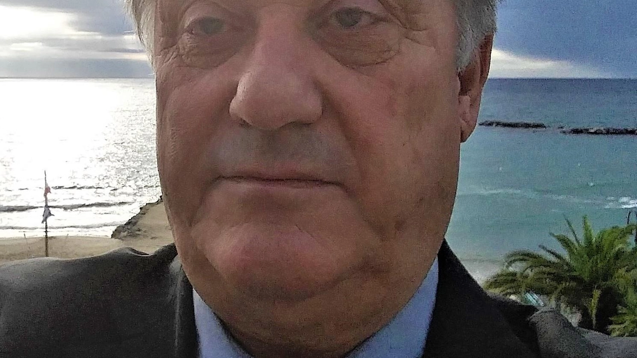 La sezione Aia spezzina costretta ai salti mortali per coprire tutte le partite. "Doppio tesseramento snobbato dalle società locali" La sezione Aia spezzina costretta ai salti mortali per coprire tutte le partite. "Doppio tesseramento snobbato dalle società locali"