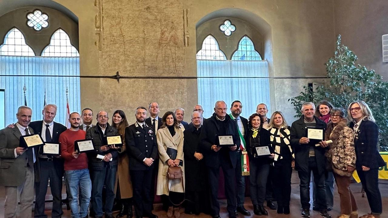 Manifestazione promossa dalla Cei per rendere grazie per il raccolto dei campi. Nell’evento sono state consegnate le targhe e le pergamene ai Benemeriti 2024. Manifestazione promossa dalla Cei per rendere grazie per il raccolto dei campi. Nell’evento sono state consegnate le targhe e le pergamene ai Benemeriti 2024.