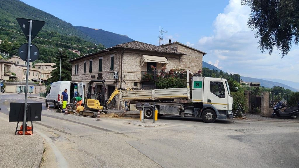 Una settimana da dimenticare per il servizio idrico. Dopo l’interruzione fra giovedì e venerdì, con alcune zone rimaste senz’acqua... Una settimana da dimenticare per il servizio idrico. Dopo l’interruzione fra giovedì e venerdì, con alcune zone rimaste senz’acqua...
