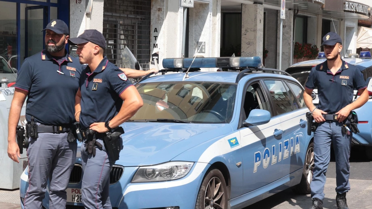 La polizia ha arrestato per rapina pluriaggravata un uomo di 27 anni La polizia ha arrestato per rapina pluriaggravata un uomo di 27 anni