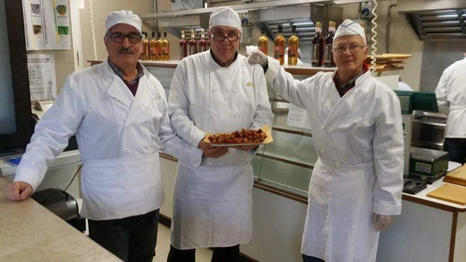 Sagra delle frittelle a San Donato (Foto pagina Fb Sms San Donato in Collina) Sagra delle frittelle a San Donato (Foto pagina Fb Sms San Donato in Collina)