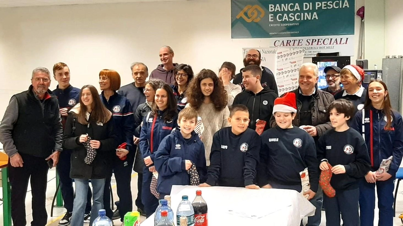 Alcuni dei giovani tiratori premiati al termine della manifestazione ’Il colpo della Befana’ organizzata dal Tiro a segno nazionale Pescia Alcuni dei giovani tiratori premiati al termine della manifestazione ’Il colpo della Befana’ organizzata dal Tiro a segno nazionale Pescia