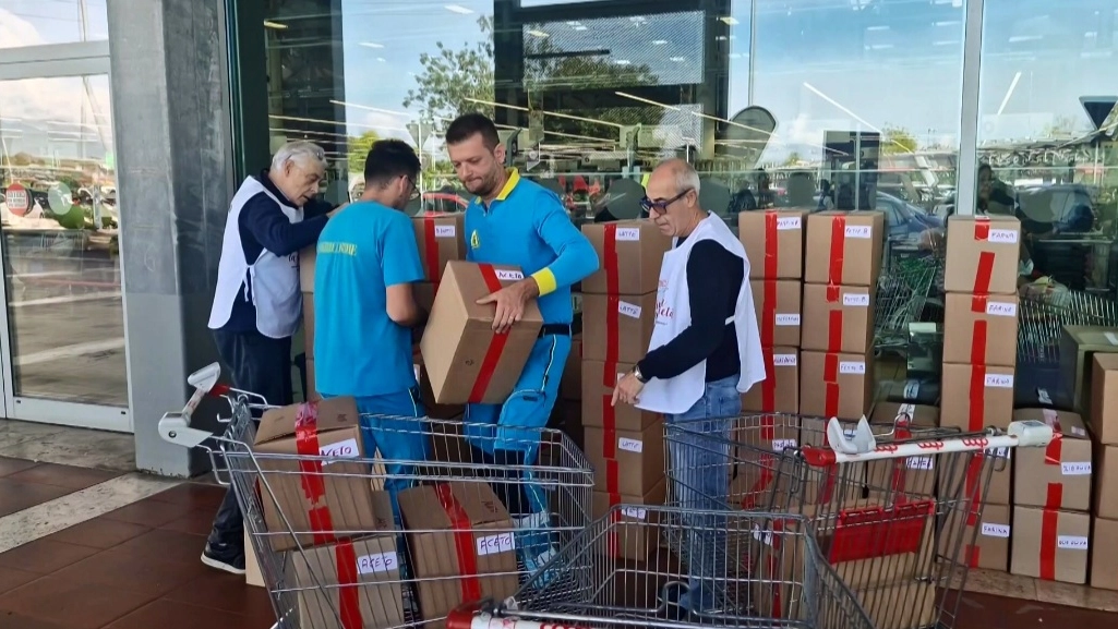 Prato, successo della raccolta alimentare Prato, successo della raccolta alimentare