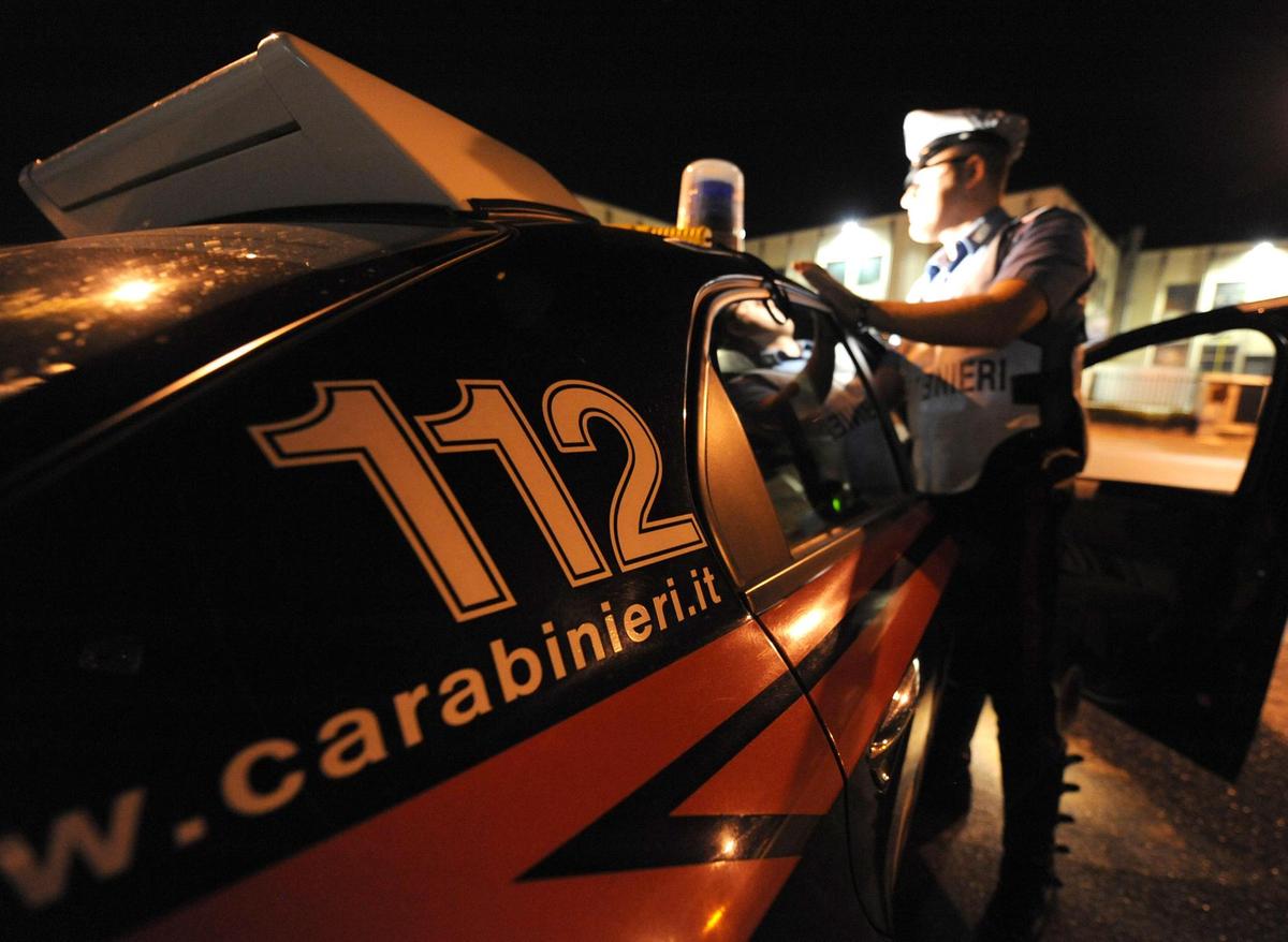 inseguimento nella notte scappa dai carabinieri si schianta e va in arresto cardiaco