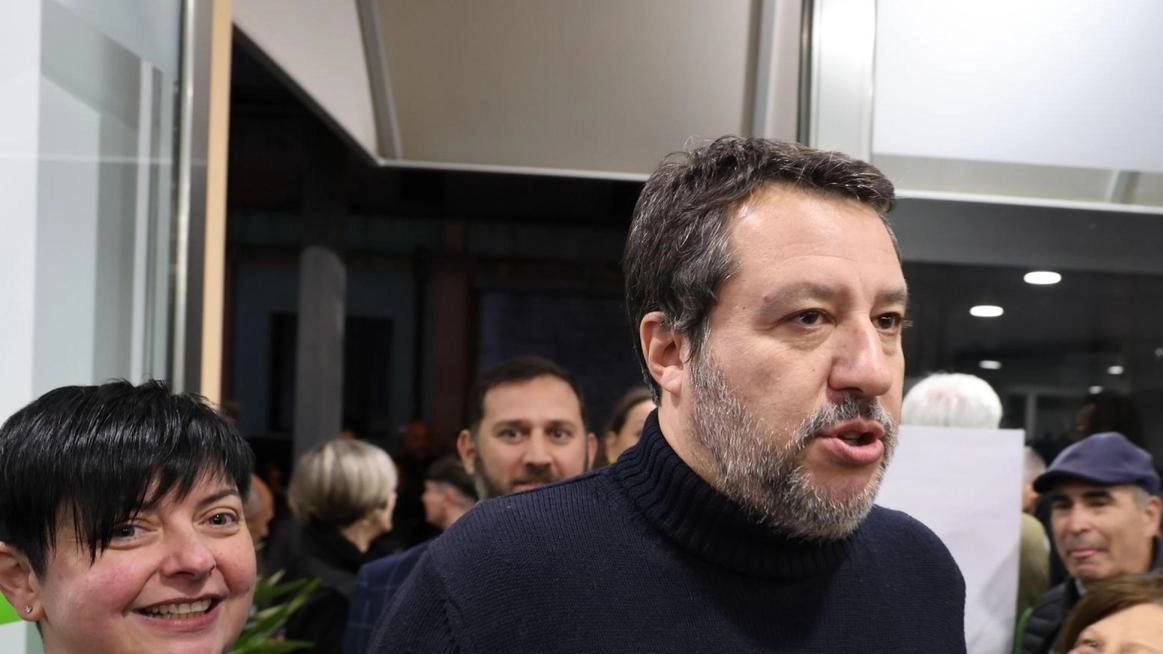 I due leader in Umbria si sfidano a distanza in vista delle elezioni. Il segretario della Lega sceglie la Valnerina, la numero uno del Pd va a Terni. I due leader in Umbria si sfidano a distanza in vista delle elezioni. Il segretario della Lega sceglie la Valnerina, la numero uno del Pd va a Terni.