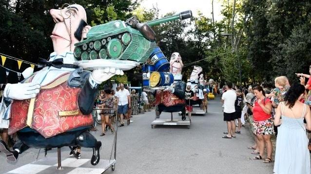 https://www.lanazione.it/image-service/view/acePublic/alias/contentid/NTkxNWZjZmQtNDBmMS00/0/la-magia-del-carnevale-la-pineta-torna-ad-animarsi-con-maschere-e-figuranti.jpeg?f=16:9&w=1200&h=630