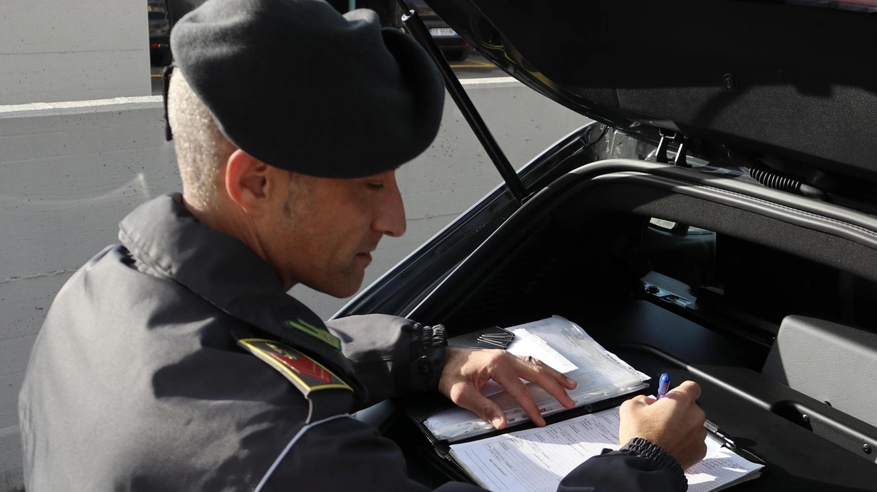 Cambio al vertice della Tenenza di Chiusi della Guardia di Finanza, il luogotenente Zanni al posto del luogotenente Martone Cambio al vertice della Tenenza di Chiusi della Guardia di Finanza, il luogotenente Zanni al posto del luogotenente Martone