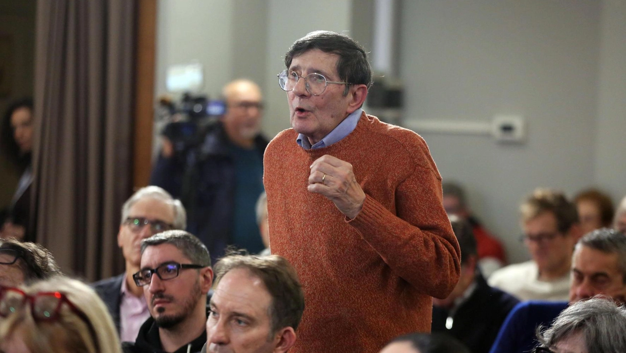 L’assessore al traffico Giorgio a confronto con i commercianti . Scettici gli operatori: "Se guardiamo i tempi della Vacs è la fine...". L’assessore al traffico Giorgio a confronto con i commercianti . Scettici gli operatori: "Se guardiamo i tempi della Vacs è la fine...".