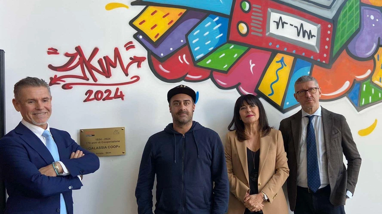L’artista Skim con Maura Latini e Domenico Brisigotti L’artista Skim con Maura Latini e Domenico Brisigotti