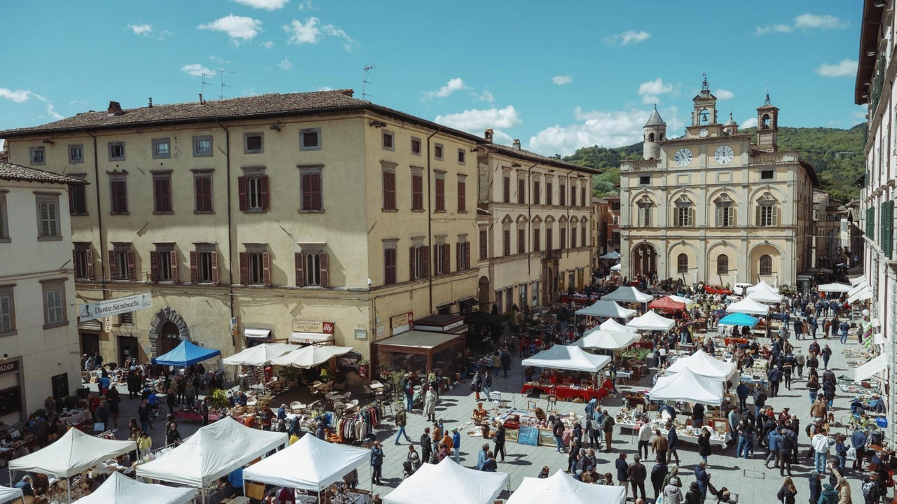 L’edizione estiva di ’Retrò’ ha riempito il centro storico di Città di Castello L’edizione estiva di ’Retrò’ ha riempito il centro storico di Città di Castello