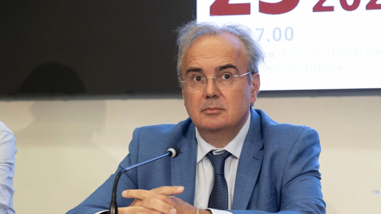La missiva inviata ad esponenti politici non solo del centrodestra. Sotto i riflettori degli investigatori la trappola via web per la foto rubata. La missiva inviata ad esponenti politici non solo del centrodestra. Sotto i riflettori degli investigatori la trappola via web per la foto rubata.