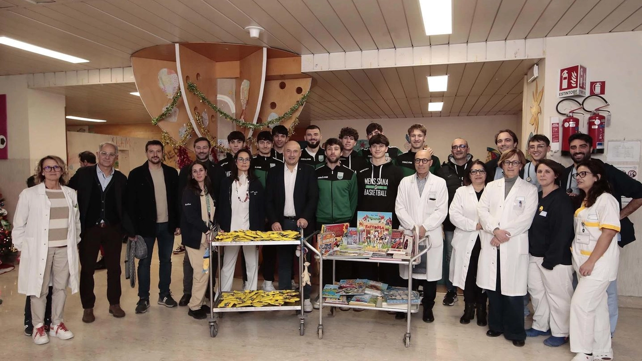 Il canestro più bello, quello della generosità. La Mens Sana Basketball si è recata nel Dipartimento della donna e dei... Il canestro più bello, quello della generosità. La Mens Sana Basketball si è recata nel Dipartimento della donna e dei...