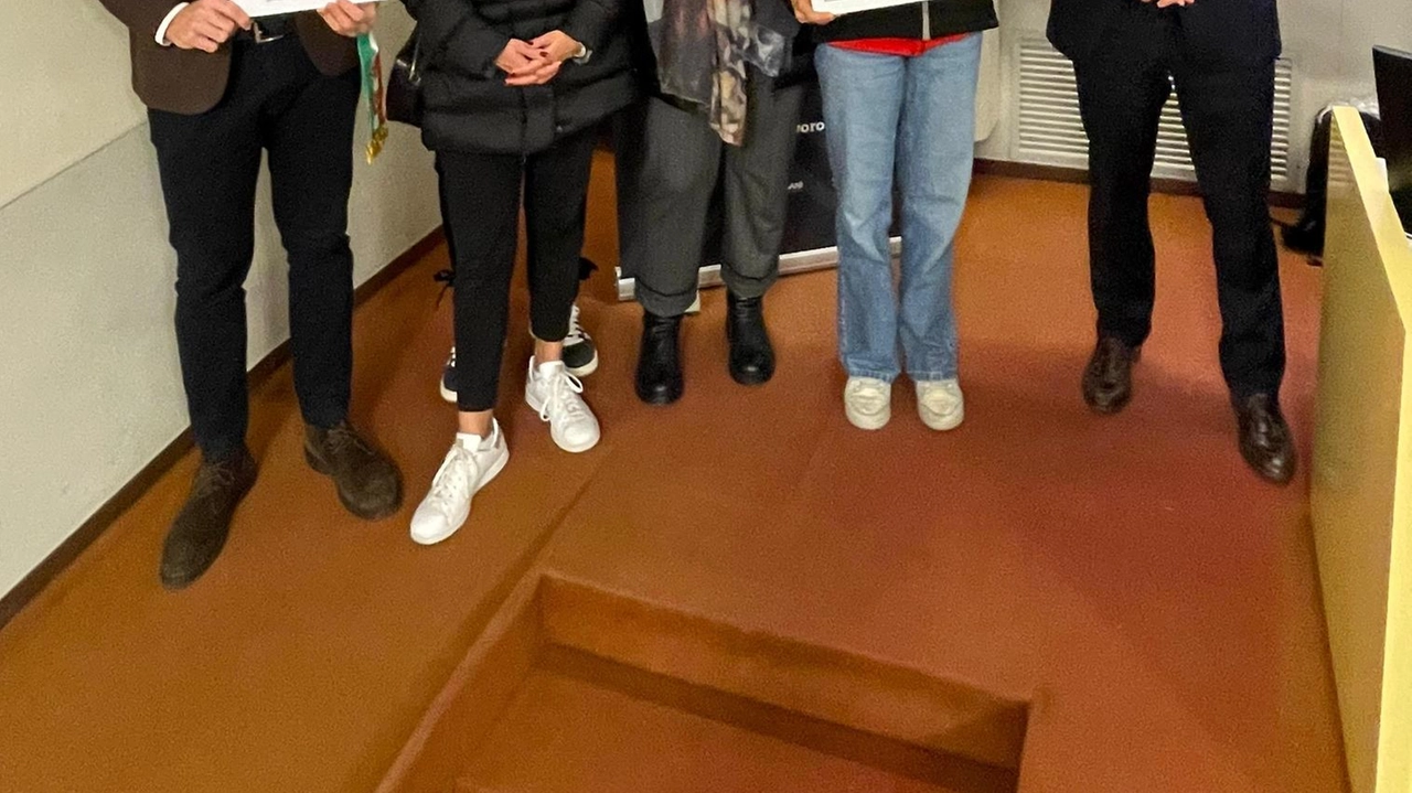 Conflavoro Lucca, Ebiasp e l'ordine dei consulenti del lavoro donano un defibrillatore al Comune di Lucca. La consegna avviene durante un convegno sull'importanza della sicurezza nello sport. Conflavoro Lucca, Ebiasp e l'ordine dei consulenti del lavoro donano un defibrillatore al Comune di Lucca. La consegna avviene durante un convegno sull'importanza della sicurezza nello sport.