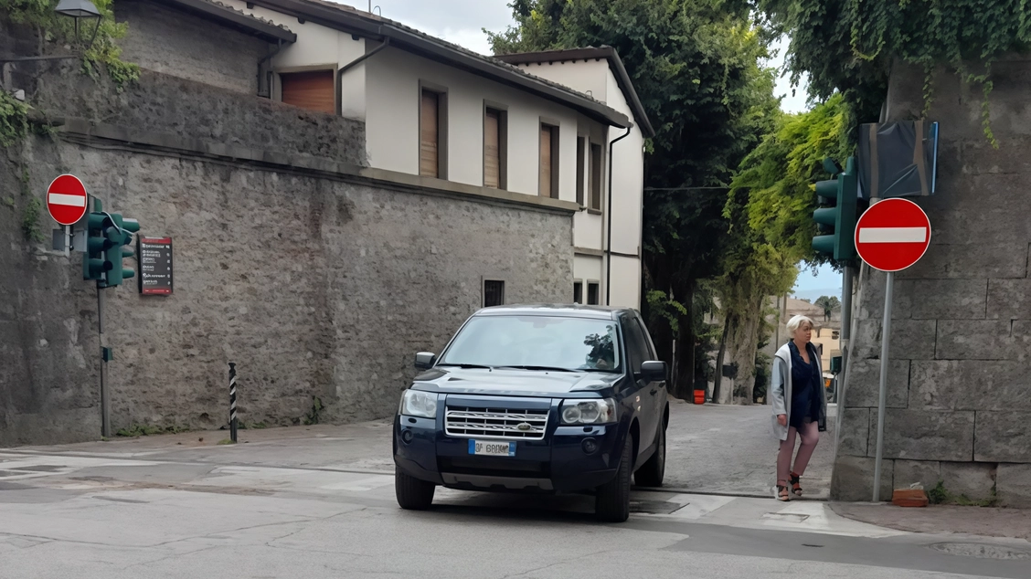 I nuovi percorsi saranno attivi mercoledì 18, alla luce anche dei lavori di riqualificazione. Cambiano i sensi di marcia, sosta vietata lungo alcuni tratti: occhio quindi alla segnaletica . I nuovi percorsi saranno attivi mercoledì 18, alla luce anche dei lavori di riqualificazione. Cambiano i sensi di marcia, sosta vietata lungo alcuni tratti: occhio quindi alla segnaletica .
