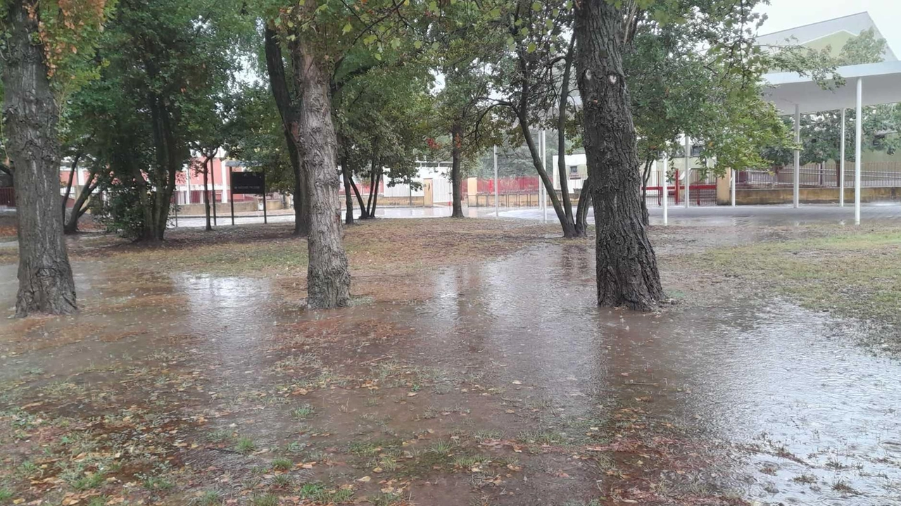 Gli allagamenti dei giorni scorsi in piazza Aldo Moro a San Concordio Gli allagamenti dei giorni scorsi in piazza Aldo Moro a San Concordio