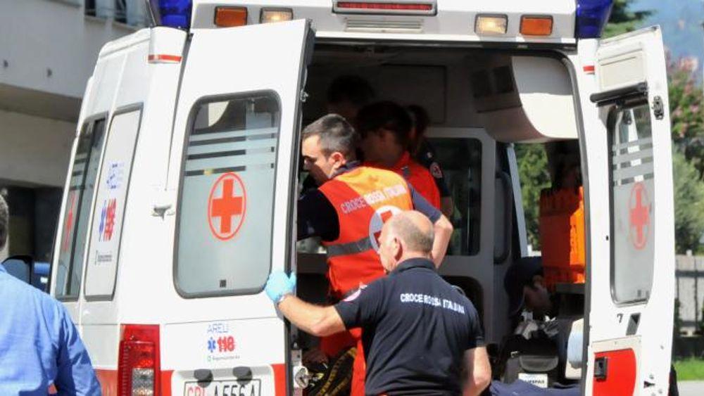 Malore alla guida, 74enne si schianta contro il cancello di una casa Malore alla guida, 74enne si schianta contro il cancello di una casa