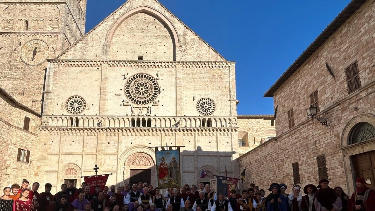 Festa grande ad Assisi in occasione della gara di tiro “Balestrando per san Francesco e sant’Ubaldo“ disputata domenica nella città del Poverello Festa grande ad Assisi in occasione della gara di tiro “Balestrando per san Francesco e sant’Ubaldo“ disputata domenica nella città del Poverello