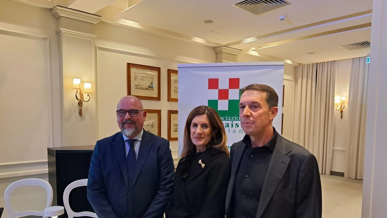 Il presidente Michelucci ha illustrato le strategie per il rilancio del settore. Dalla formazione alle idee per intercettare nuove fette di mercato. Il presidente Michelucci ha illustrato le strategie per il rilancio del settore. Dalla formazione alle idee per intercettare nuove fette di mercato.