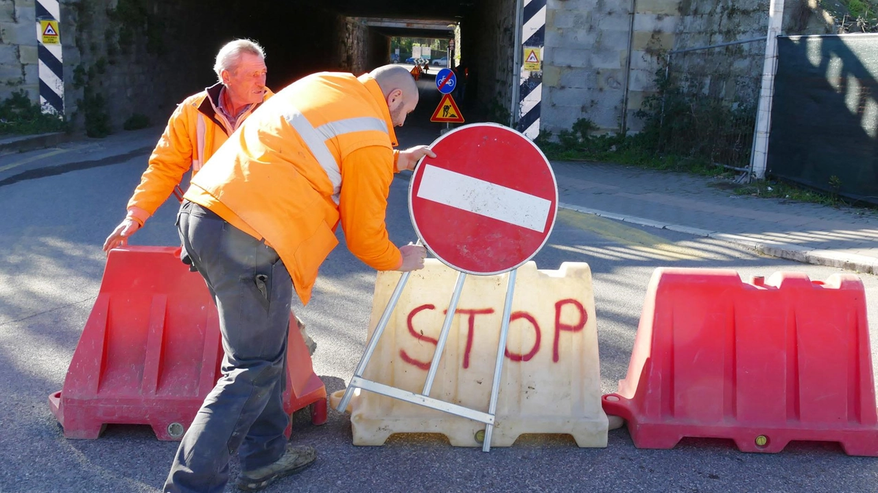 Lavori in corso sullo snodo viario Baldaccio ad Arezzo: chiusure temporanee e deviazioni del traffico in vigore fino al 23 ottobre. Modifiche alla circolazione per garantire la sicurezza stradale.