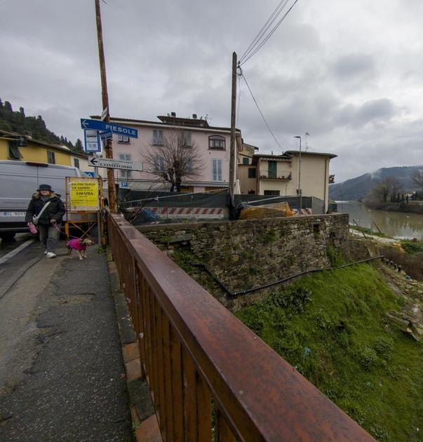Compiobbi ancora senza passerella. Spunta l’ipotesi delle due maxi gru Compiobbi ancora senza passerella. Spunta l’ipotesi delle due maxi gru