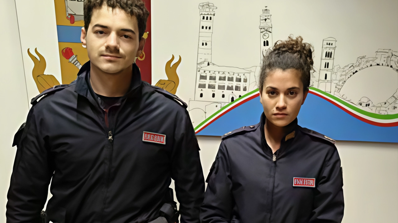 La Polizia è stata allertata dal responsabile dell’istituto di sicurezza interno al negozio, che aveva trovato un sacchetto con le sostanze. La Polizia è stata allertata dal responsabile dell’istituto di sicurezza interno al negozio, che aveva trovato un sacchetto con le sostanze.