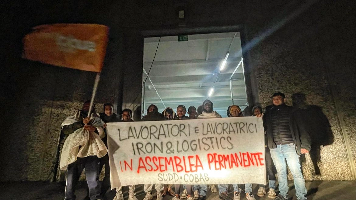 Lavoratori di Iron & Logistics in assemblea permanente Lavoratori di Iron & Logistics in assemblea permanente