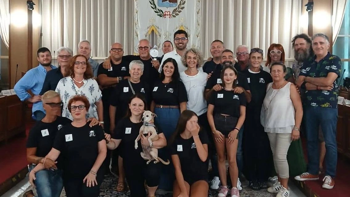 Il sindaco di Follonica, Matteo Buoncristiani, ha ricevuto la Pro Loco per applaudire il lavoro svolto questa estate Il sindaco di Follonica, Matteo Buoncristiani, ha ricevuto la Pro Loco per applaudire il lavoro svolto questa estate