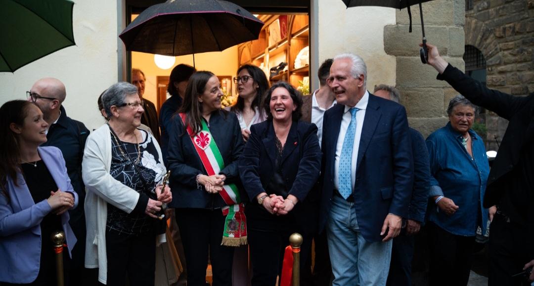 Una storia fiorentina, Vivoli celebra i suoi 95 anni. Posti di lavoro nel nuovo locale, come candidarsi Una storia fiorentina, Vivoli celebra i suoi 95 anni. Posti di lavoro nel nuovo locale, come candidarsi