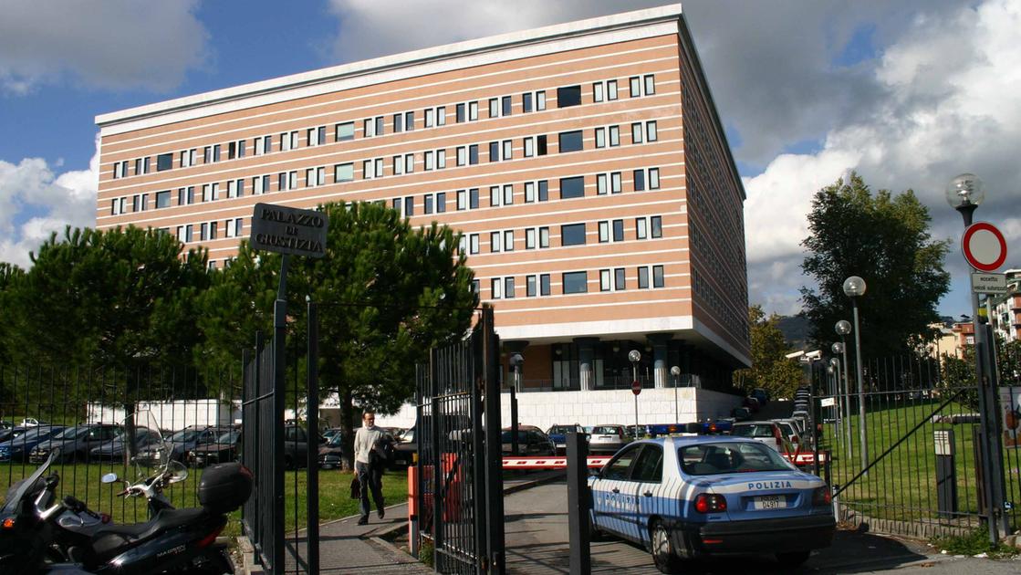la sentenza del tribunale scappa da una casa famiglia ma si rompe la gamba risarcita