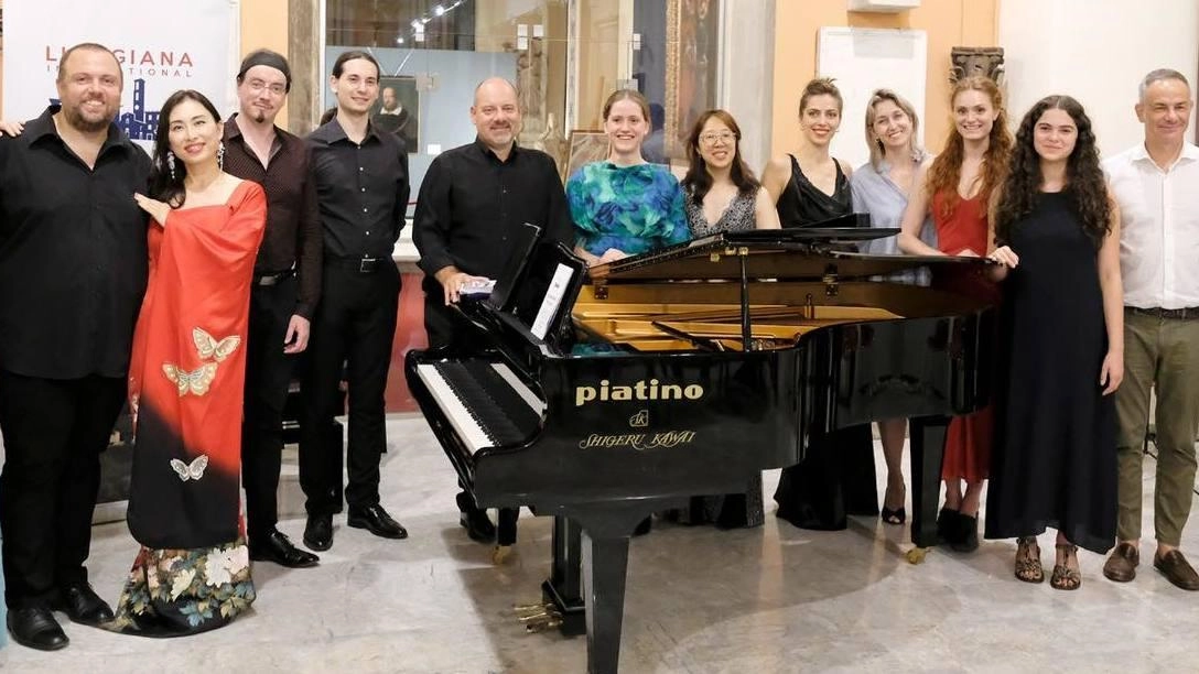 Ogni giorno, fino al 27 luglio, varie iniziative con allievi da tutto il mondo. In programma esibizioni in luoghi unici tra castelli, chiese, grotte e laghi. . Ogni giorno, fino al 27 luglio, varie iniziative con allievi da tutto il mondo. In programma esibizioni in luoghi unici tra castelli, chiese, grotte e laghi. .