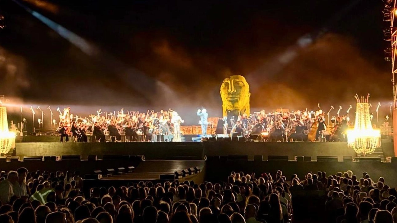 Il coro dell’Istituto Boccherini sul maestoso palco del Teatro del Silenzio a Lajatico, accanto a Andrea Bocelli, replica attesa per sabato