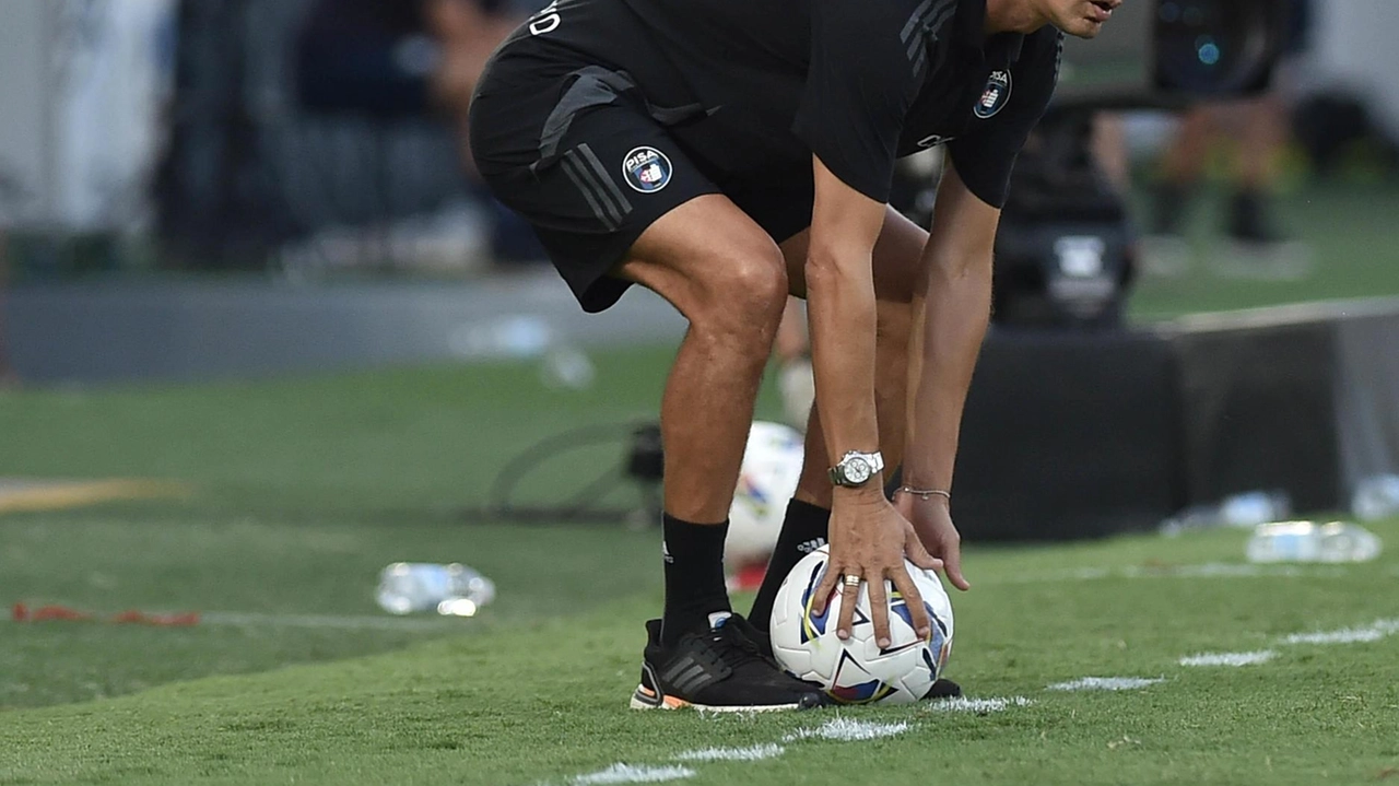 . Frosinone contro Pisa (. stadio Benito Stirpe. ), l’allenatore Filippo Inzaghi a bordo campo (. foto Alive . Frosinone contro Pisa (. stadio Benito Stirpe. ), l’allenatore Filippo Inzaghi a bordo campo (. foto Alive