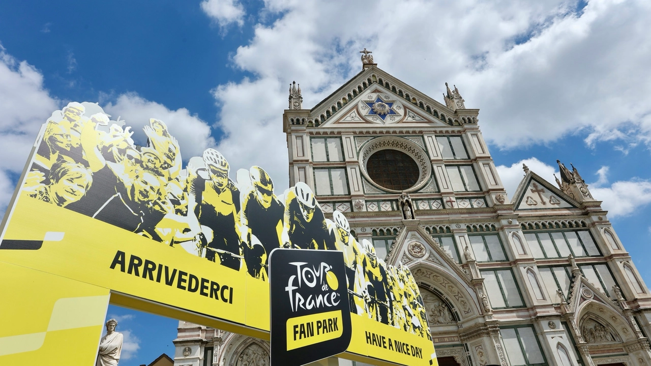 Tour de France, partenza da Firenze: che show la presentazione delle squadre