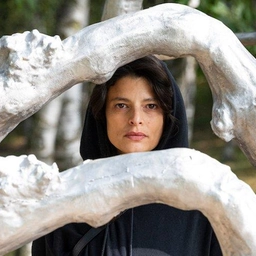 The Hollow men: l'horror vacui di Giulia Cenci in mostra a Palazzo Strozzi