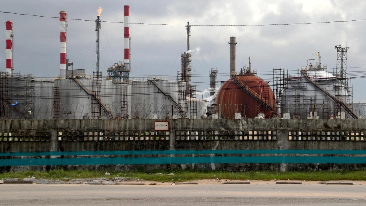 Wti e Brent in caduta di oltre il 2% Wti e Brent in caduta di oltre il 2%