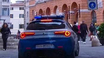 Il personale del commissariato di polizia di Foligno, in seguito a una segnalazione al numero di emergenza, ha arrestato,...