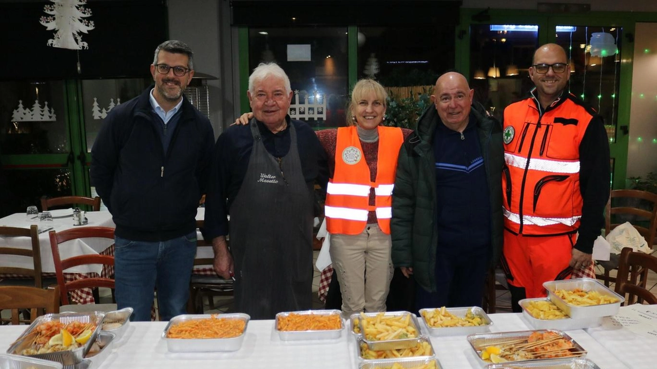 Le festività si sono concluse con un gesto di solidarietà di Walter Maccioni, titolare del ristorante Antico Masetto di Lamporecchio.... Le festività si sono concluse con un gesto di solidarietà di Walter Maccioni, titolare del ristorante Antico Masetto di Lamporecchio....