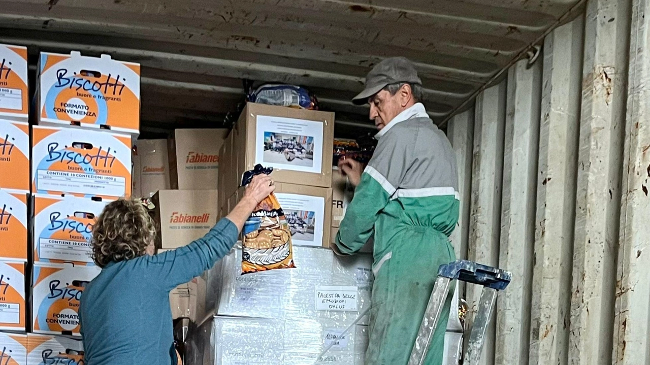 Iniziativa solidale per i bambini del Malawi: partito container con 172 quintali di merce donata dall'Altotevere. Coinvolte scuole e cittadini. Iniziativa solidale per i bambini del Malawi: partito container con 172 quintali di merce donata dall'Altotevere. Coinvolte scuole e cittadini.