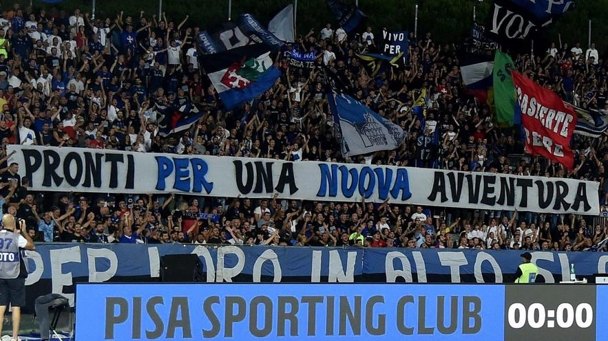 Le proteste dei tantissimi sostenitori nerazzurri (nella foto Del Punta) rimasti fuori dalla campagna abbonamenti chiusa dopo pochissime ore lo...