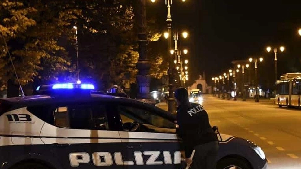 Il commissariato di polizia di Forte dei Marmi ha condotto le indagini sull’episodio avvenuto il 27 luglio al Seven Apples di Marina di Pietrasanta Il commissariato di polizia di Forte dei Marmi ha condotto le indagini sull’episodio avvenuto il 27 luglio al Seven Apples di Marina di Pietrasanta
